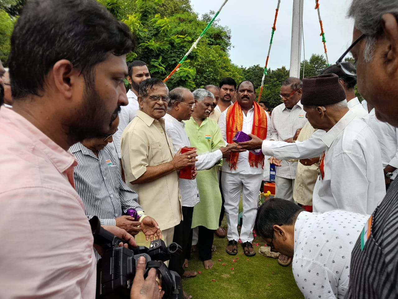 In part of Independenceday celebrations, Chess, Carroms, Reciting Poems, Singing songs, Eka paatraabhinayam, Memory games, Tag and Brand compitition were conducted on 12th and 13th of August 2023 in the premisis of Ramalayam temple,HTC. Prizes were ditributed by Corporator Nagender Yadav Garu